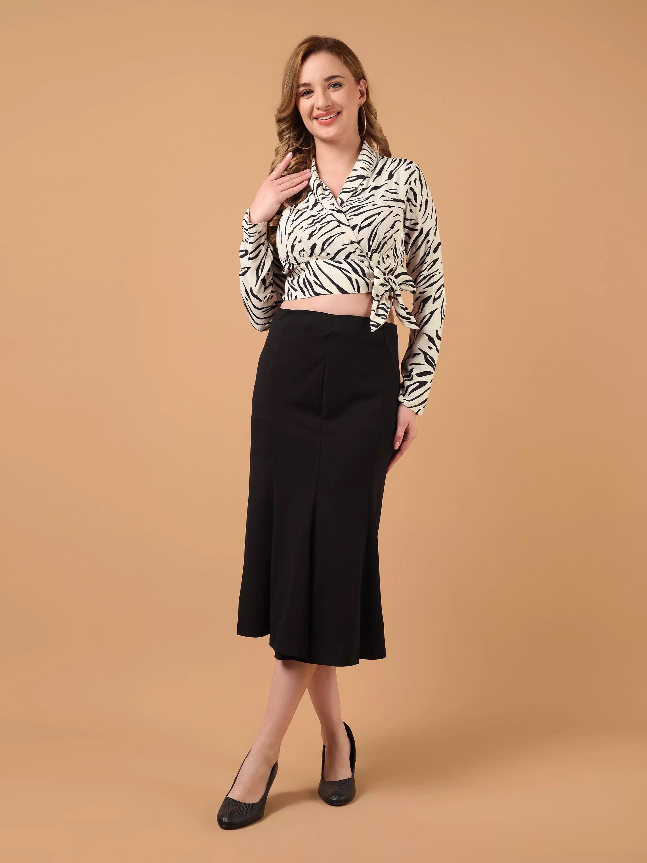 LIVORA Knotted Shirt with Tiger Print