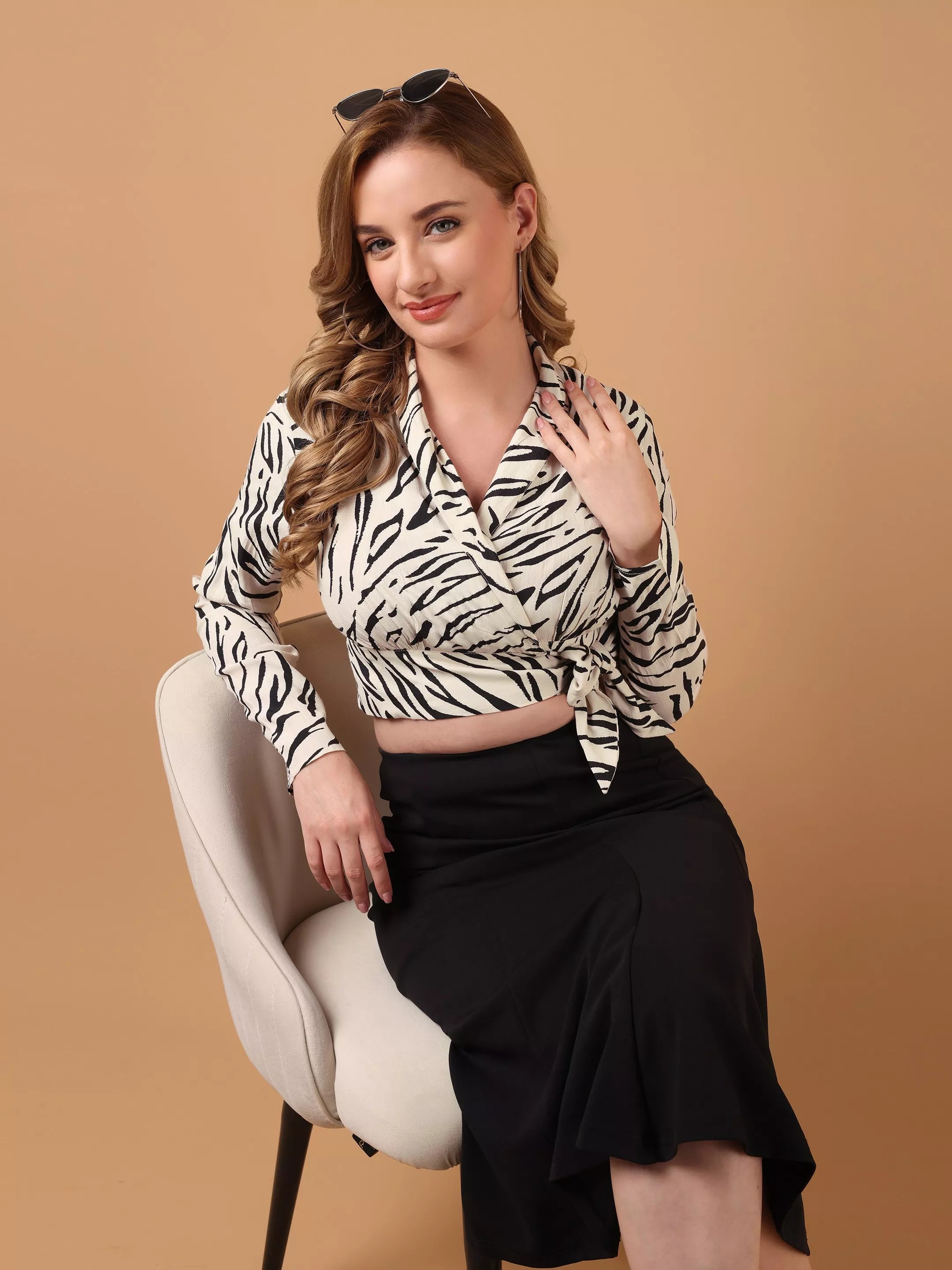 LIVORA Knotted Shirt with Tiger Print